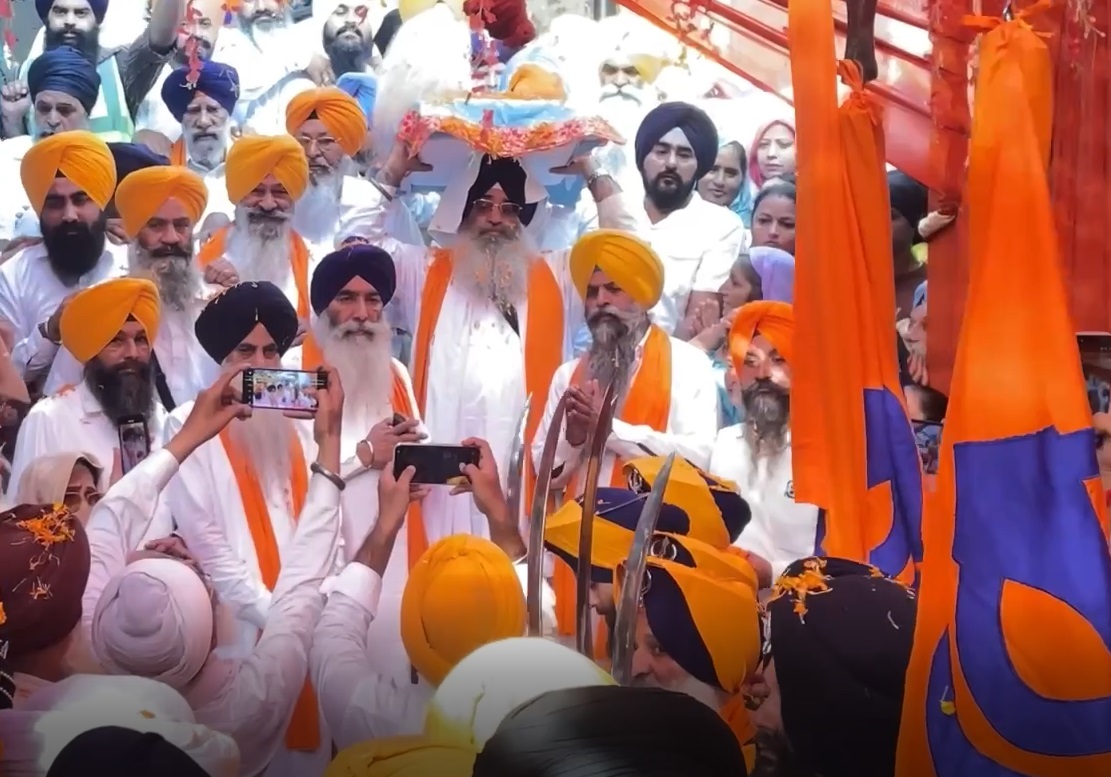 ਬਟਾਲਾ  ਚ ਗੁਰੂ ਨਾਨਕ ਦੇਵ ਜੀ ਦੇ ਵਿਆਹ ਪੁਰਬ  ਤੇ ਨਗਰ ਕੀਰਤਨ ਸਜਿਆ, ਲੱਖਾਂ ਸੰਗਤ ਹੋਈ ਨਤਮਸਤਕ