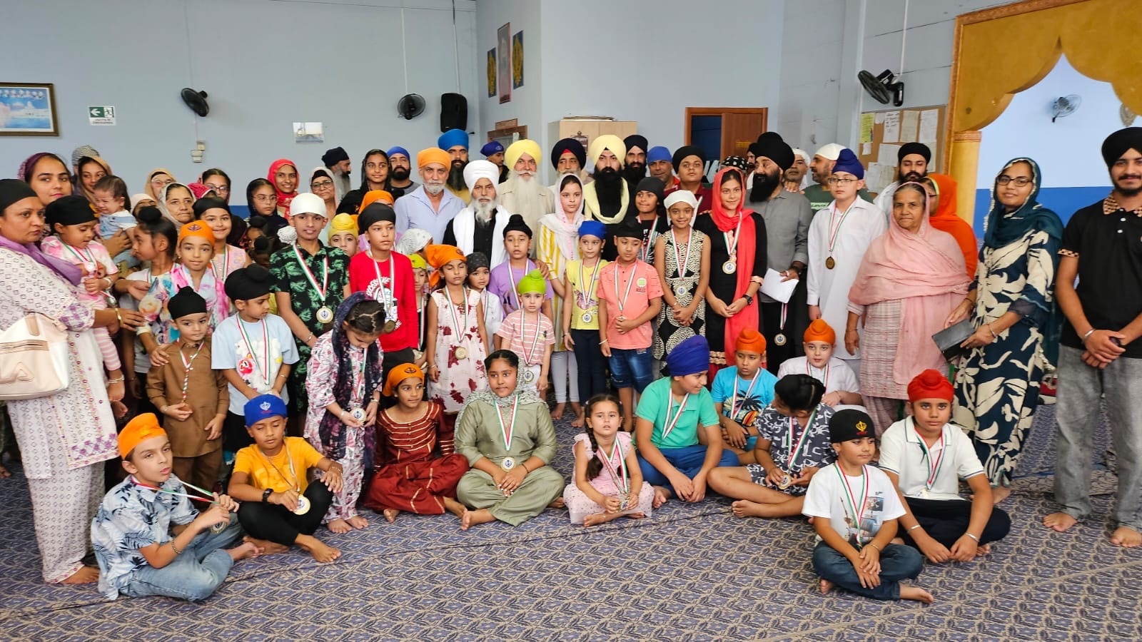 ਇਟਲੀ ''ਚ ਕਰਵਾਏ ਗਏ ਗੁਰਬਾਣੀ ਕੰਠ ਮੁਕਾਬਲੇ, ਹਿੱਸਾ ਲੈਣ ਵਾਲੇ ਬੱਚਿਆਂ ਦਾ ਕੀਤਾ ਗਿਆ ਸਨਮਾਨ