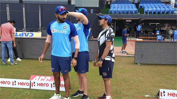 bumrah and prithvi bcci share photo with indian team