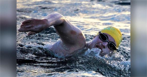 american swimmer sarah thomas crosses english channel