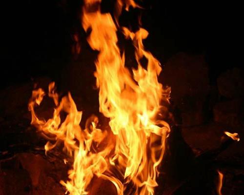 gas cylinder blast  five houses burnt