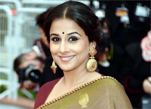 vidya balan kidney stones admit to hospital