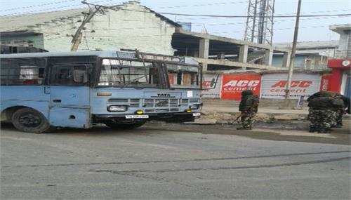 j k terrorists attacked crpf convoy in anantnag