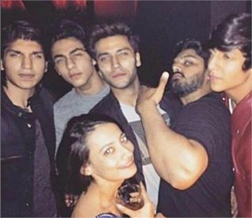 shahrukh khan s son enjoyed late night party with friends photos viral
