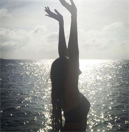sonam kapoor shared new year celebration pics on instagram
