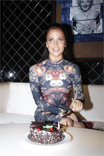 25 year old ellie avraam birthday party arrived in several other actors see pictures
