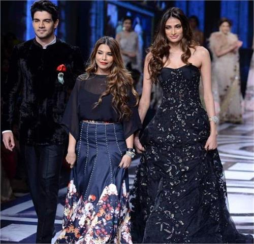 athiya and suraj walk on the ramp for first time