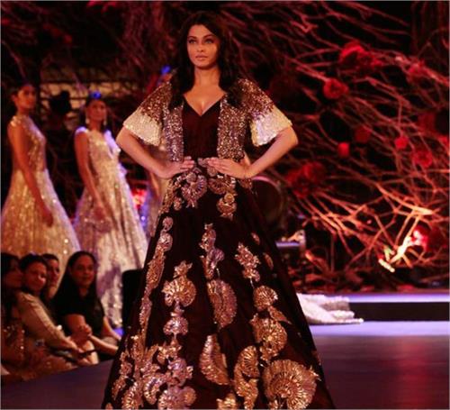 aishwarya rai and varun stopped at airport