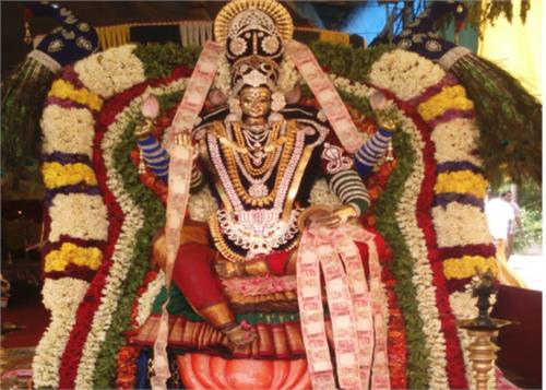 here is decorated with jewels and money to the mother and the house