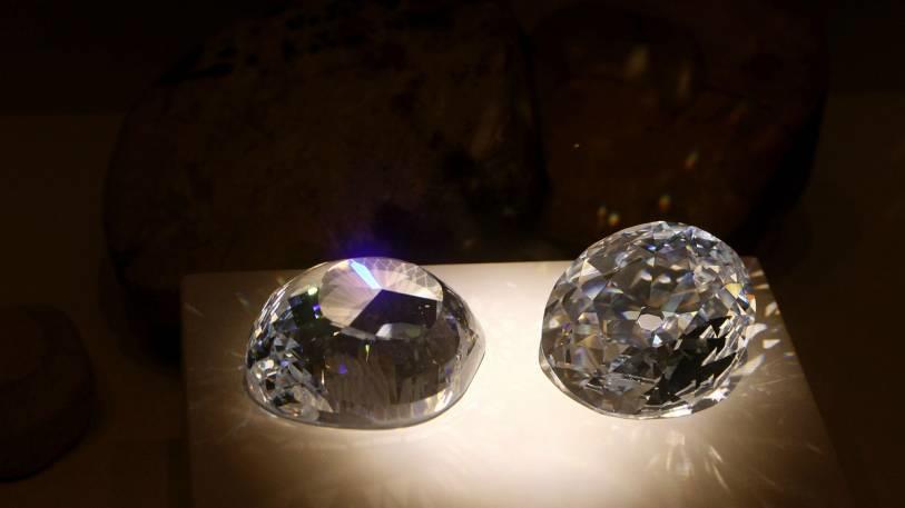 with the help of technology now you can save data on diamond