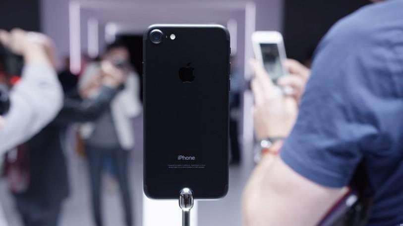 delhi people wants iphone 7 first