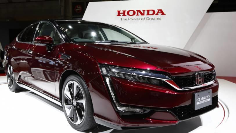 technology honda made prototype of clarity fuel cell car that can drive 366 miles on a single tank of hydrogen