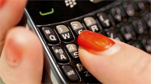 blackberry s got one last keyboard smartphone for its fans