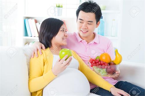 pregnant ladies eat fruits and vegetables