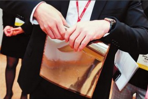 foldable display is a new start of print media