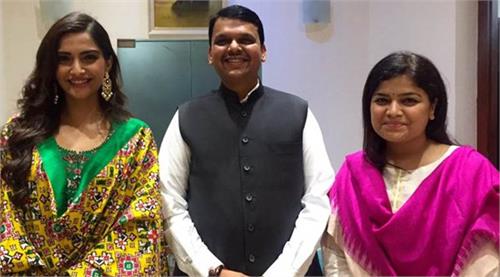 sonam kapoor meets maharashtra cm devendra fadanvis