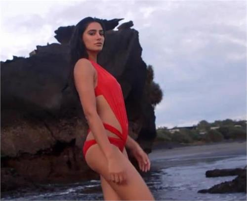 nargis fakhri red hot avtar on hello magazine