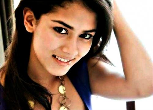 omg mira rajput will the entry in bollywood watch pics