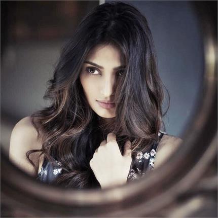 athiya shetty talking bout celebrities beauty