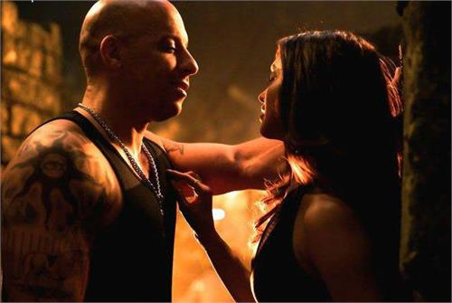 deepika padukone and vin diesel s hot pic in xxx the return of xander cage gone viral