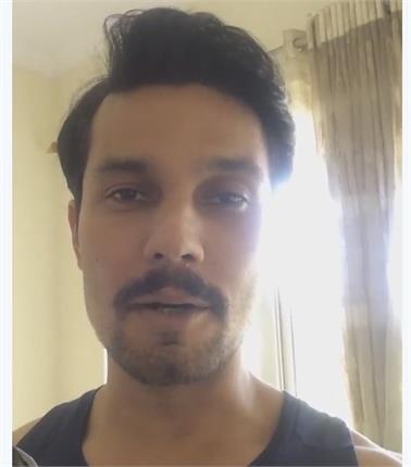 sarbjit done randeep hooda gets rid of his moustache