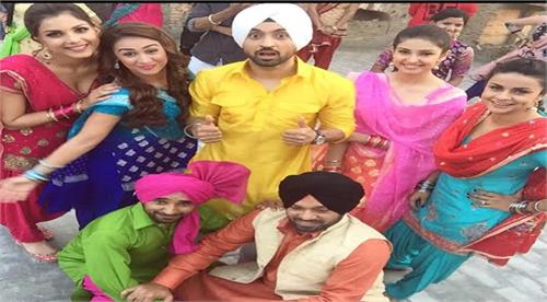 people being impatiently expected from ambarsariya watch pics