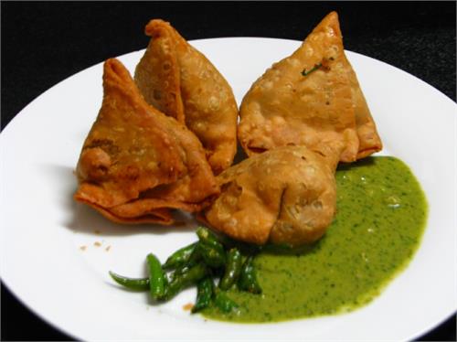 dutch couple charged rupees 10000 for four samosas