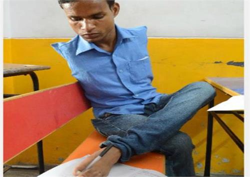 student give answer with feet in exam