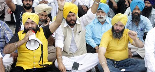 film santa banta sikh leaders protest