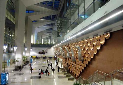 indira gandhi theft of passengers  luggage on international airport