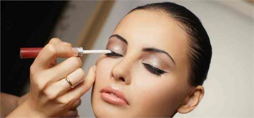 in the weather of rain do nude makeup