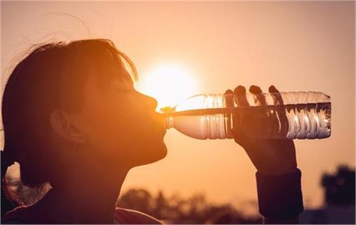 solar powered machine turns urine into drinkable water
