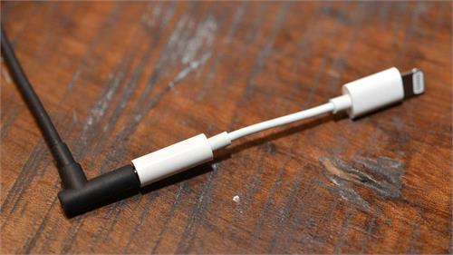 this could be the headphone jack dongle for the iphone 7