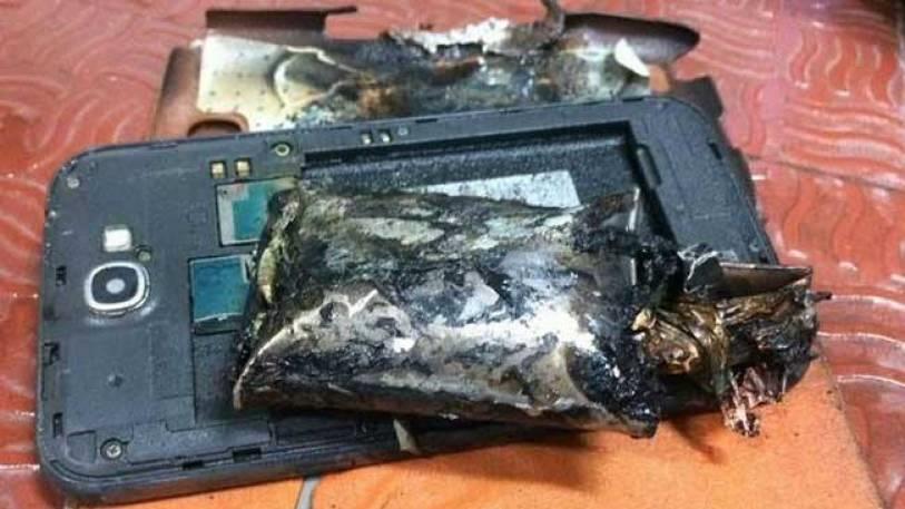 samsung note 2 catches fire on flight to chennai