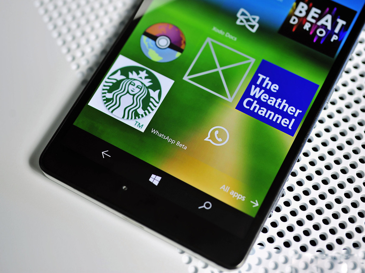 whatsapp beta adds quick sharing of media with contacts
