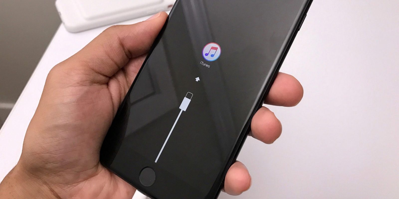 ਐਪਲ ਨੇ ਮੰਨੀ iOS10 ''ਚ ਕਮੀਂ, ਜਲਦ ਮੁਹੱਈਆ ਕਰਵਾਏਗੀ ਸਕਿਓਰਿਟੀ ਅਪਡੇਟ