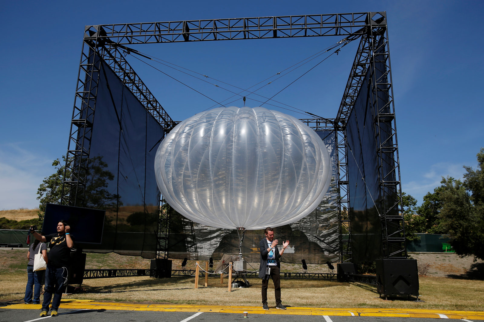 google internet balloon uses ai to stay in place
