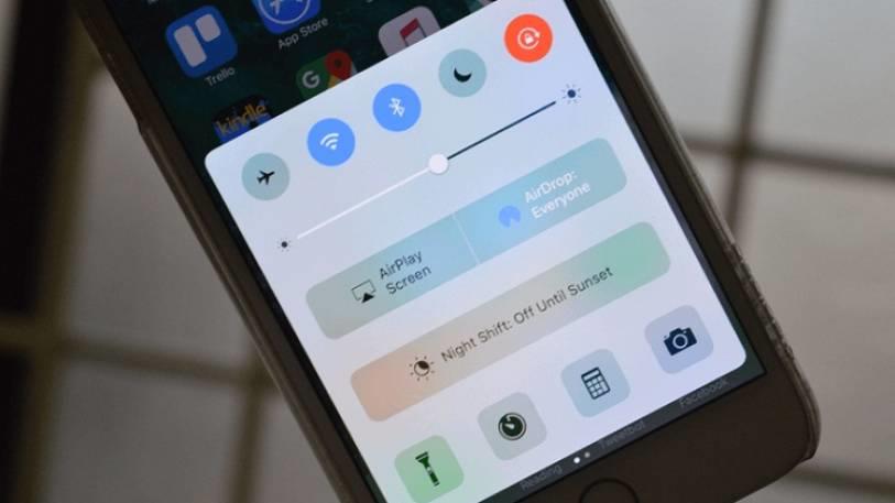 how you adjust your flashlights brightness in ios 10