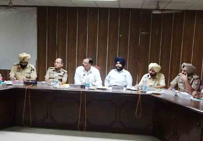 ਵੋਟਾਂ ਤੋਂ ਪਹਿਲਾਂ 48 ਘੰਟਿਆਂ ਲਈ ਜ਼ਿਲੇ ਦੀਆਂ ਸਮੁੱਚੀਆਂ ਹੱਦਾਂ ਹੋਣਗੀਆਂ ਸੀਲ : ਵੀ. ਕੇ. ਸਿੰਘ