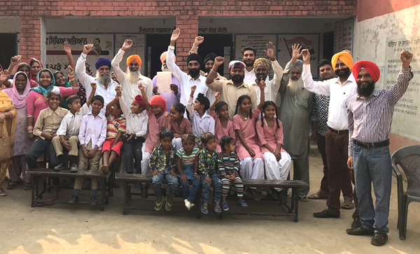 ਸਕੂਲ ਬੰਦ ਕਰਨ ਦੇ ਵਿਰੋਧ ''ਚ ਬੀ. ਐੱਡ ਫਰੰਟ ਨੇ ਕੀਤਾ ਸਰਕਾਰ ਖਿਲਾਫ ਰੋਸ ਪ੍ਰਦਰਸ਼ਨ