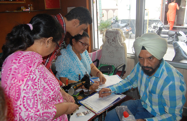 ਬੁਟੀਕ ਦੀ ਆੜ ''ਚ ਸੇਵਾਮੁਕਤ ਨਰਸ ਵੱਲੋਂ ਚਲਾਇਆ ਜਾ ਰਿਹਾ ਸੀ ਦਵਾਖਾਨਾ