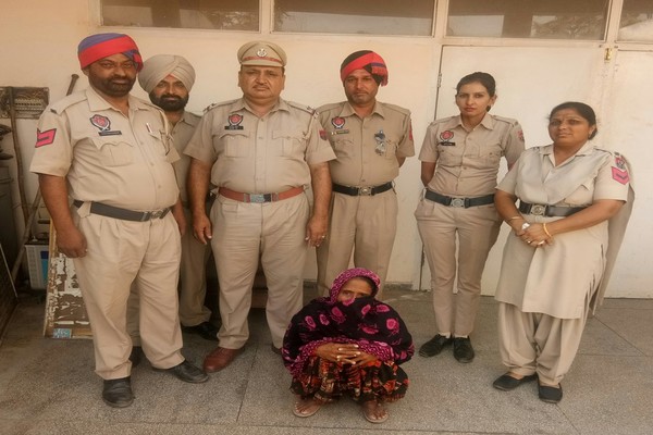 ਡੋਡਿਆਂ ਸਣੇ ਮਹਿਲਾ ਗ੍ਰਿਫਤਾਰ