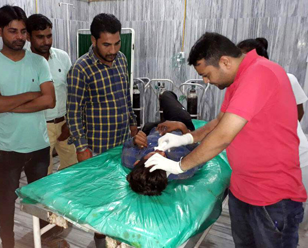 ਦੋ ਨੌਜਵਾਨਾਂ ਪੁਲਸ ਮਲਾਜ਼ਮ ਨਾਲ ਕੀਤੀ ਹੱਥੋਪਾਈ