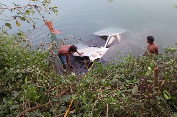 ਨਹਿਰ ''ਚ ਡੁੱਬੀ ਕਾਰ ਨੂੰ 6 ਦਿਨ ਬਾਅਦ ਕੱਢਿਆ