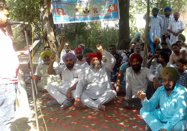 ਠੇਕਾ ਮੁਲਾਜ਼ਮਾਂ ਵੱਲੋਂ ਪਾਵਰਕਾਮ ਖਿਲਾਫ ਧਰਨਾ