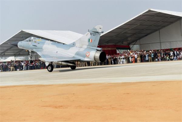 due to this  the air force will land on agra lucknow expressway