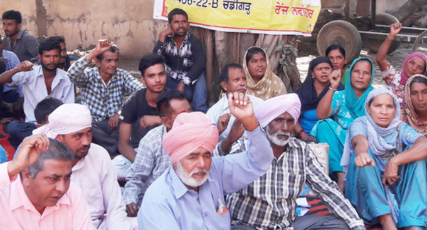 6 ਮਹੀਨਿਆਂ ਤੋਂ ਤਨਖਾਹ ਤੋਂ ਵਾਂਝੇ ਕਰਮਚਾਰੀਆਂ ਕੀਤੀ ਨਾਅਰੇਬਾਜ਼ੀ