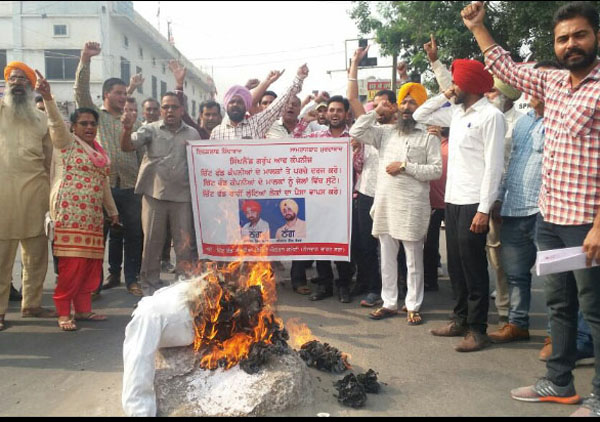 ਚਿੱਟ ਫੰਡ ਕੰਪਨੀਆਂ ਦਾ ਪੁਤਲਾ ਫੂਕਿਆ