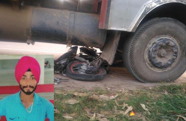 the speed of the motorcycle driver for the fast pace tipper