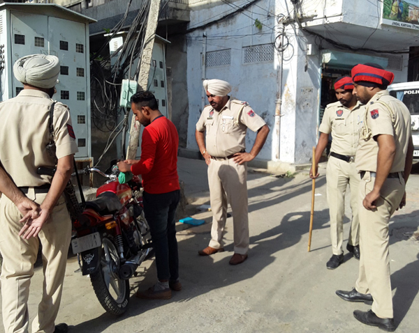 ਚੌਕੀ ਇੰਚਾਰਜ ਵੱਲੋਂ ਕੀਤੀ ਗਈ ਤੇਜ਼ ਗਸ਼ਤ ਨੇ ਭੂੰਡ ਆਸ਼ਕਾਂ ਦੀਆਂ ਪਾਈਆਂ ਭਾਜੜਾਂ